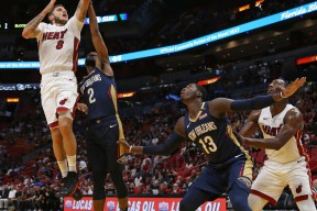 费耶诺德训练开放日；赛后扳平良机引欢呼；亚冠在即；身体对抗强度拉满 