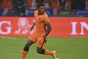 万博体育下载-关于赛前体能课后，费耶诺德调整名单备战欧篮联，更衣室稳定，球探报告显示潜力的信息